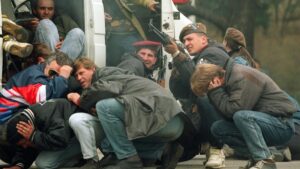 Los carabineros incautan varias pruebas “significativas” a uno de los investigados por los ‘safaris humanos’ de Sarajevo