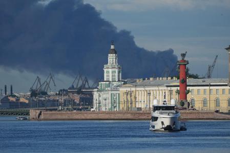 Los drones ucranianos golpean una terminal petrolera en San Petersburgo antes del inicio del “Davos ruso”