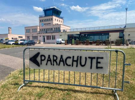 El aeródromo de Nancy-Tomblaine tras el accidente de una avioneta Pilatus PC-6 en Tomblaine, a las afueras