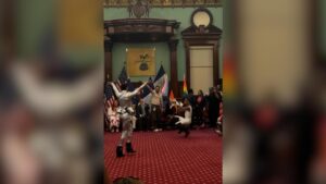Primer ‘Baile del Orgullo’ en la sala del Ayuntamiento de Nueva york