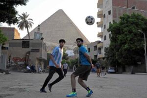 ¿Qué pasa cuando Dios juega a fútbol?