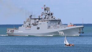 Reino Unido investiga si un buque de guerra ruso disparó contra un yate civil en el canal de la Mancha