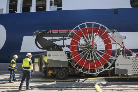 PEl ferry de Transmed 'Ciutat de palma' durante su primera conexión OPS a la red electrica en l puerto de Barcelona 
