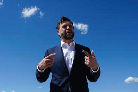 Vance llega a Suiza para iniciar las conversaciones de paz con Irán