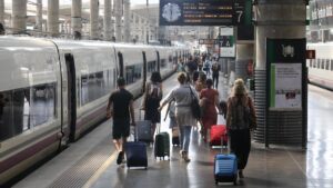 Verano Joven 2026: quién puede beneficiarse, desde cuándo y cómo pedir las ayudas para viajar en tren y autobús