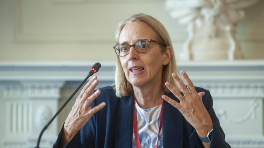 Airef prevé que la deuda pública se reducirá hasta el 99,9% del PIB en este ejercicio