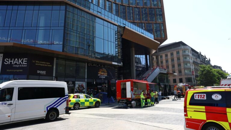 Al menos dos muertos y cuatro desaparecidos en el incendio de un edificio en construcción en Bruselas