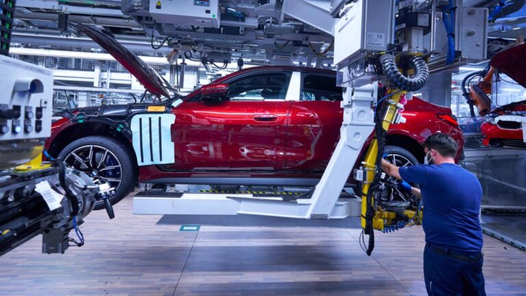 BMW prevé recortar 8.000 puestos de trabajo hasta finales del 2027