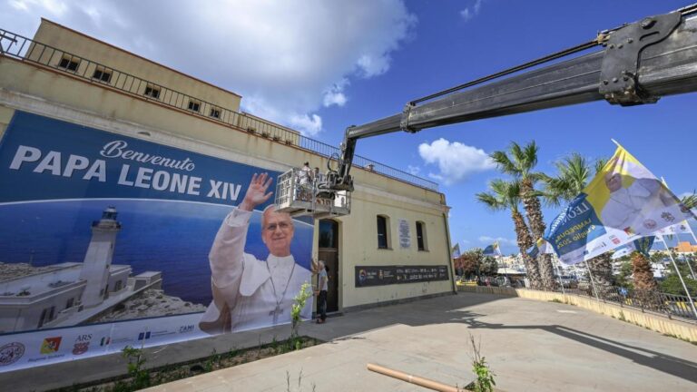 El 4 de julio del Papa en Lampedusa: reivindica el EE.UU. de los inmigrantes