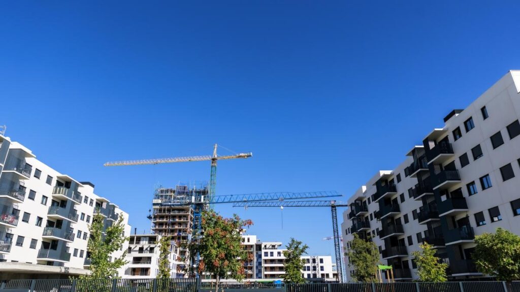 El decreto de vivienda incluirá una prórroga de alquileres hasta el 2028