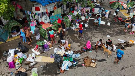 El desacato ciudadano se extiende en Venezuela ante la militarización de la tragedia