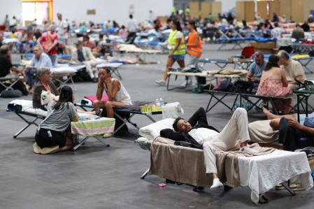 Miles de personas evacuadas han sido alojadas en el recinto ferial del Parque de Exposiciones de Burdeos