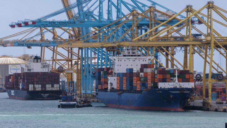 El Port de Barcelona incrementa un 3,5% el tráfico en el primer semestre del año
