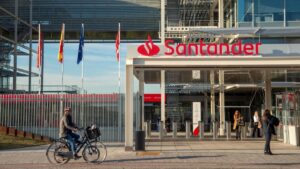El Santander pacta prejubilar desde los 55 años con hasta el 95% de la pensión