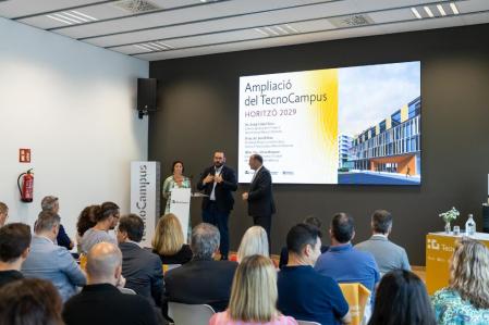 La sala Burriac del TecnoCampus se llenó para conocer el proyecto de ampliación del TCM .