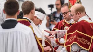 El Vaticano declara el cisma de los lefebvrianos y excomulga a sus obispos