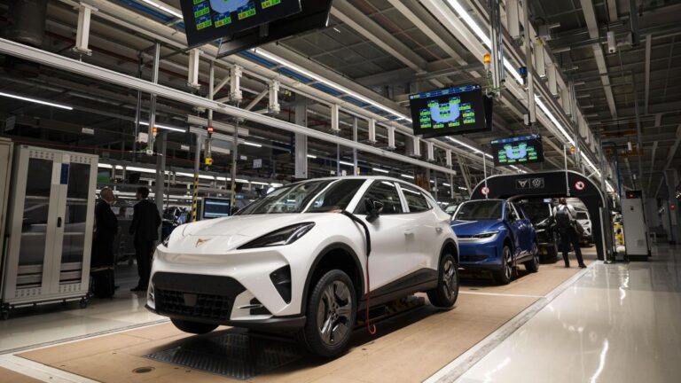 España fabrica un 2% menos de vehículos en el primer semestre