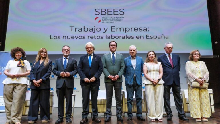 Garamendi defiende a Feijóo por dar voz al problema de las bajas laborales