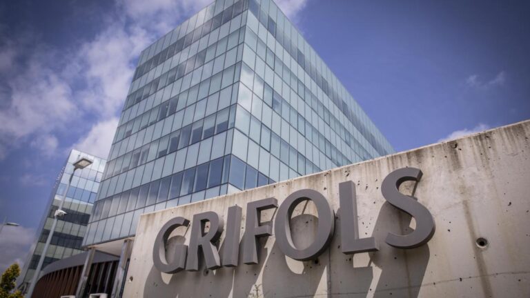 Grifols gana 227 millones de euros hasta junio, un 28,7% más