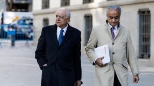 La Audiencia Nacional abre juicio contra el BBVA, su expresidente y otras 14 personas por presuntos encargos ilegales a Villarejo