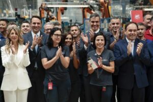 La china Geely se queda con un tercio de la planta de Ford de Valencia que fabricará cinco coches