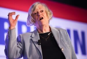La parlamentaria Ann Widdecombe fue asesinada 20 minutos después de defender a Farage en una entrevista