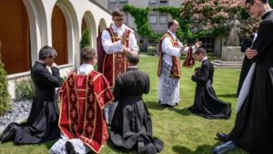 Los lefebvrianos consuman el primer cisma en ‘streaming’ de la historia de la Iglesia