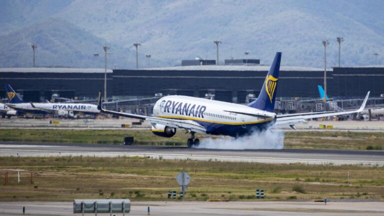 Ryanair exige bajadas de tasas aeroportuarias y apuesta por destinos como Zaragoza y Menorca