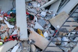 Sin grúas para sacar a Fabio, el niño de 9 años atrapado bajo las ruinas tras el terremoto de Venezuela