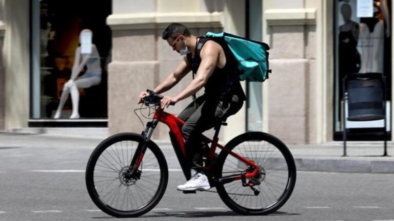 UGT denuncia la situación de los riders en la ola de calor y pide un “protocolo de verano” mejorado