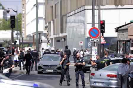 Un hombre detenido tras herir a tres mujeres con cuchillos en París