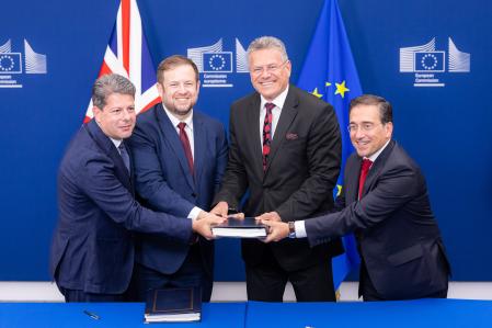 El ministro principal de Gibraltar, Fabian Picardo; el Ministro de Estado para Europa, Stephen Dought; el comisario de Comercio, Maros Sefcovic; y el ministro de Exteriores, José Manuel Albares