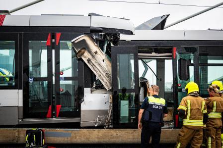Una colisión entre dos tranvías en el puente Erasmus (Rotterdam) deja 15 heridos, uno de ellos de gravedad