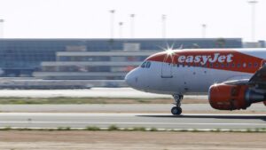 Apollo adquiere EasyJet por 6.600 millones de euros tras la retirada de Castlelake
