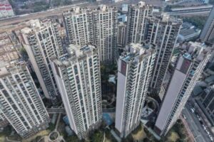 China condena a cadena perpetua al fundador de Evergrande, el magnate del ladrillo