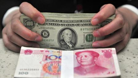La relevancia internacional del dólar es clave, aunque China haya apostado por impulsar los yuanes, también conocidos como renminbis (RMB) para los pagos internacionales 
