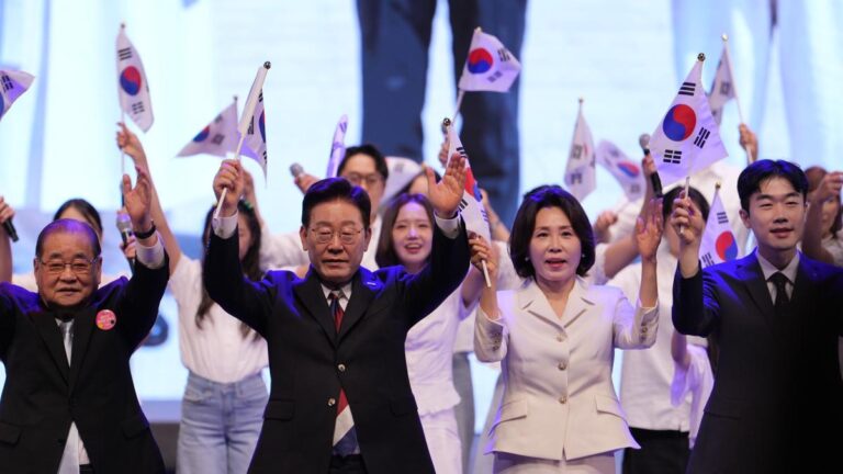 El presidente surcoreano pide reanudar las conversaciones de paz con Corea del Norte
