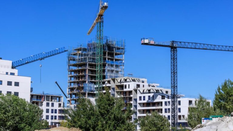 La compraventa de viviendas a nivel estatal retrocede un 2,6% en el primer semestre