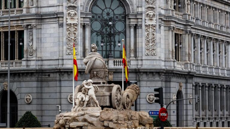 La deuda pública marca otro récord de 1,76 billones pese a reducir su peso sobre el PIB