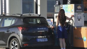 Los carburantes se encarecen casi un 20% tras el fin de la rebaja del IVA