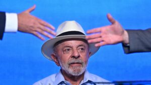 Lula promete invertir más en defensa al lanzar su candidatura presidencial