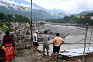 Nepal eleva a 903 los muertos y a 4.247 los desaparecidos de la riada