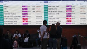 Paralizado el tráfico de alta velocidad en la línea Madrid-Levante durante casi una hora por un incidente en el túnel Atocha-Chamartín
