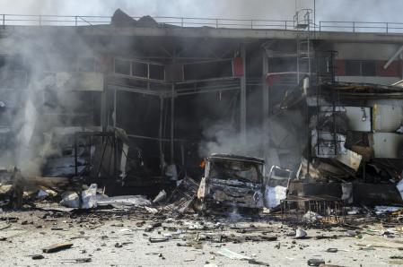 Un dron ruso impactó contra una terminal de correos en las afueras de Járkov, Ucrania, el 2 de agosto de 2026, en medio de la actual invasión rusa. 
