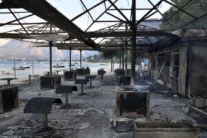 Un incendio invade una localidad turística de Croacia y deja un muerto y 40 heridos