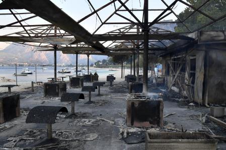 Un incendio invade una localidad turística de Croacia y deja un muerto y 40 heridos