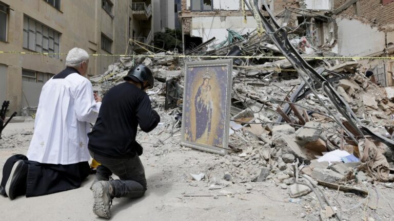 Un nuevo recuento eleva a 312 la cifra de muertos por el terremoto en Colombia