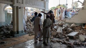 Al menos 17 muertos en un atentado suicida contra un complejo policial en Pakistán