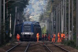 Al menos 44 heridos por el descarrilamiento de un tren regional en el norte de Francia