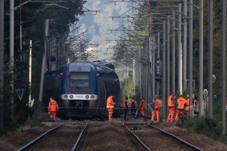 Al menos 44 heridos por el descarrilamiento de un tren regional en el norte de Francia